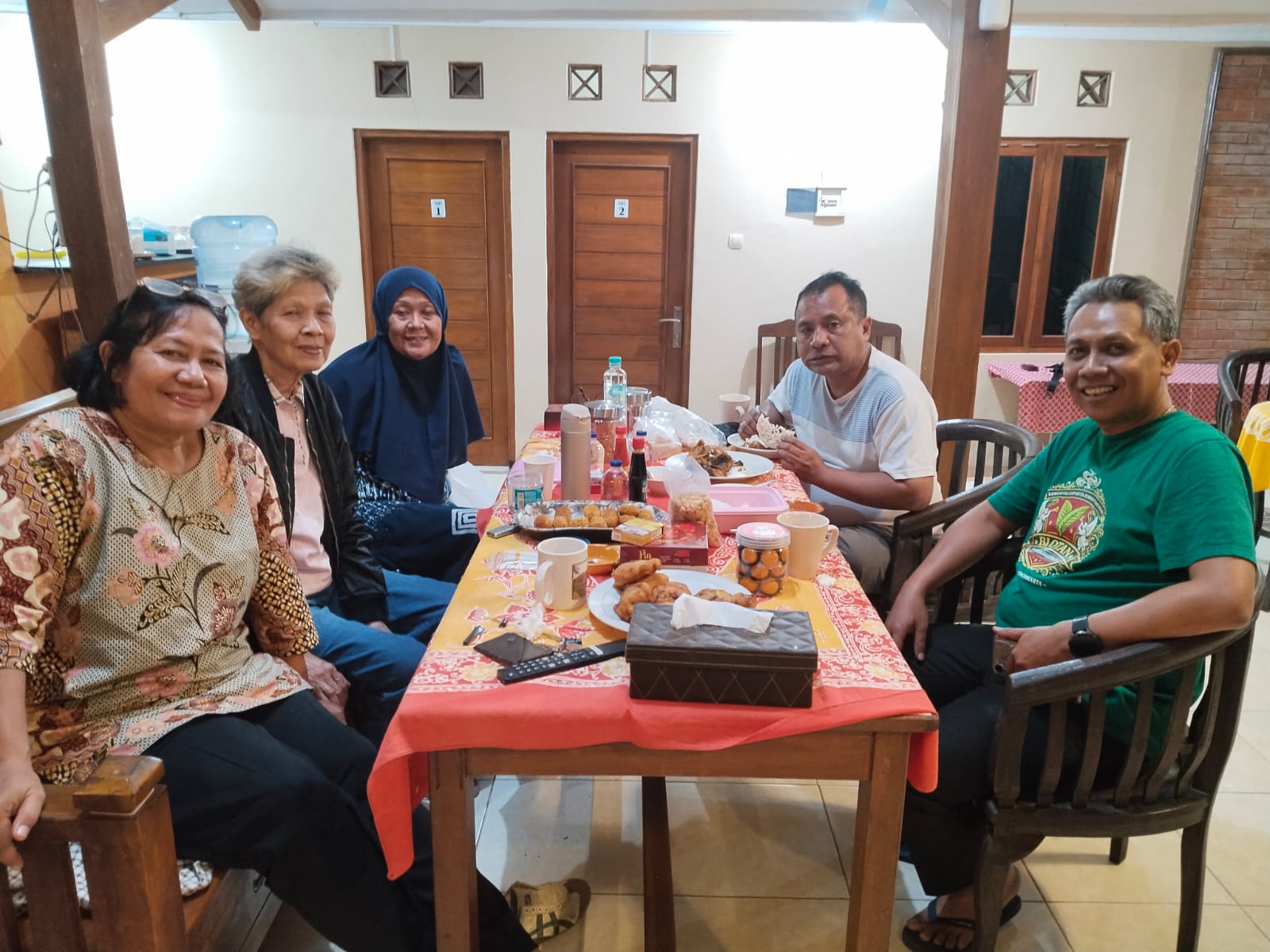 Kumpul Bareng Terapis Asap di Morohomestay